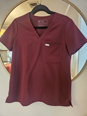 FIGS Scrub Set In Burgundy